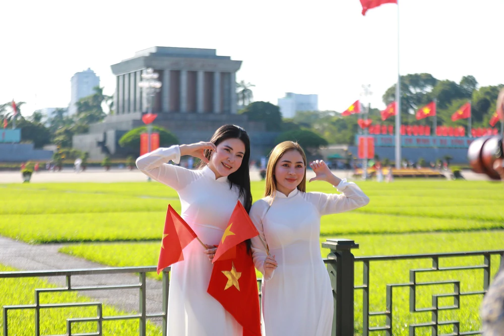 Du lịch dịp nghỉ lễ Quốc khánh 2/9: Nhiều địa phương lượng khách tăng cao, đạt doanh thu nghìn tỷ đồng - Ảnh 4. Du lịch dịp nghỉ lễ Quốc khánh 2/9: Nhiều địa phương lượng khách tăng cao, đạt doanh thu nghìn tỷ đồng - Ảnh 4.