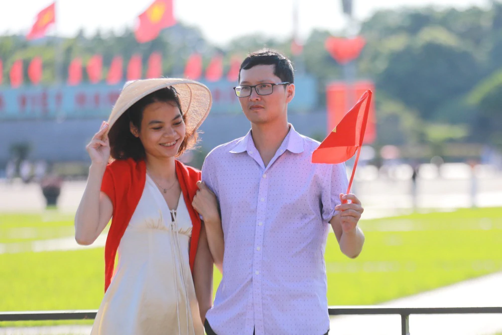 Quảng trường Ba Đình đỏ rộn ràng ngày Quốc khánh - Ảnh 10. Quảng trường Ba Đình đỏ rộn ràng ngày Quốc khánh - Ảnh 10.