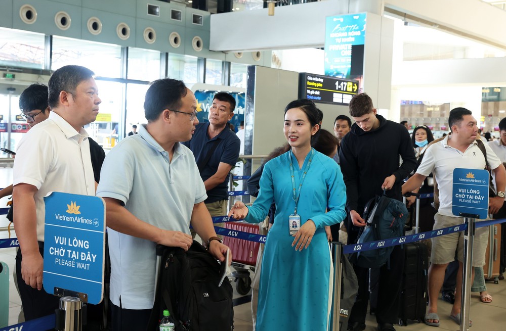 Sân bay Nội Bài đón hơn 3.300 chuyến bay trong dịp nghỉ lễ 2/9 - Ảnh 1.