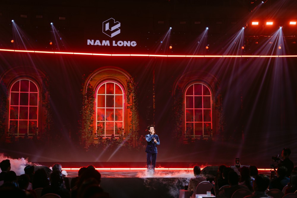 Dương Edward “dát vàng lỗ tai” khán giả với màn hát live tiếng Anh cực đã - Ảnh 1. Dương Edward “dát vàng lỗ tai” khán giả với màn hát live tiếng Anh cực đã - Ảnh 1.