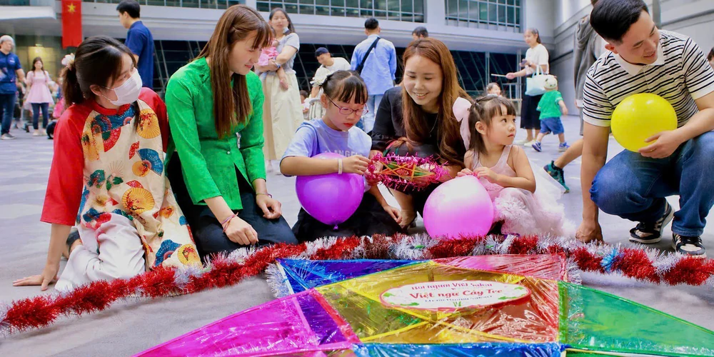 Trung thu kết nối thế hệ trẻ với tiếng Việt và văn hóa quê hương tại Nhật Bản - Ảnh 4. Trung thu kết nối thế hệ trẻ với tiếng Việt và văn hóa quê hương tại Nhật Bản - Ảnh 4.