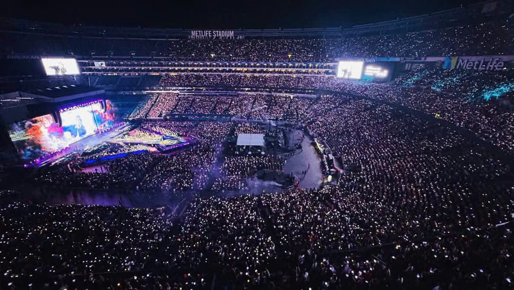 BIGBANG đang khiến fan toàn cầu "phát cuồng" với loạt sân khấu cực cháy, 2 đêm tại Mỹ Đình càng được mong chờ hơn bao giờ hết - Ảnh 4. BIGBANG đang khiến fan toàn cầu "phát cuồng" với loạt sân khấu cực cháy, 2 đêm tại Mỹ Đình càng được mong chờ hơn bao giờ hết - Ảnh 4.