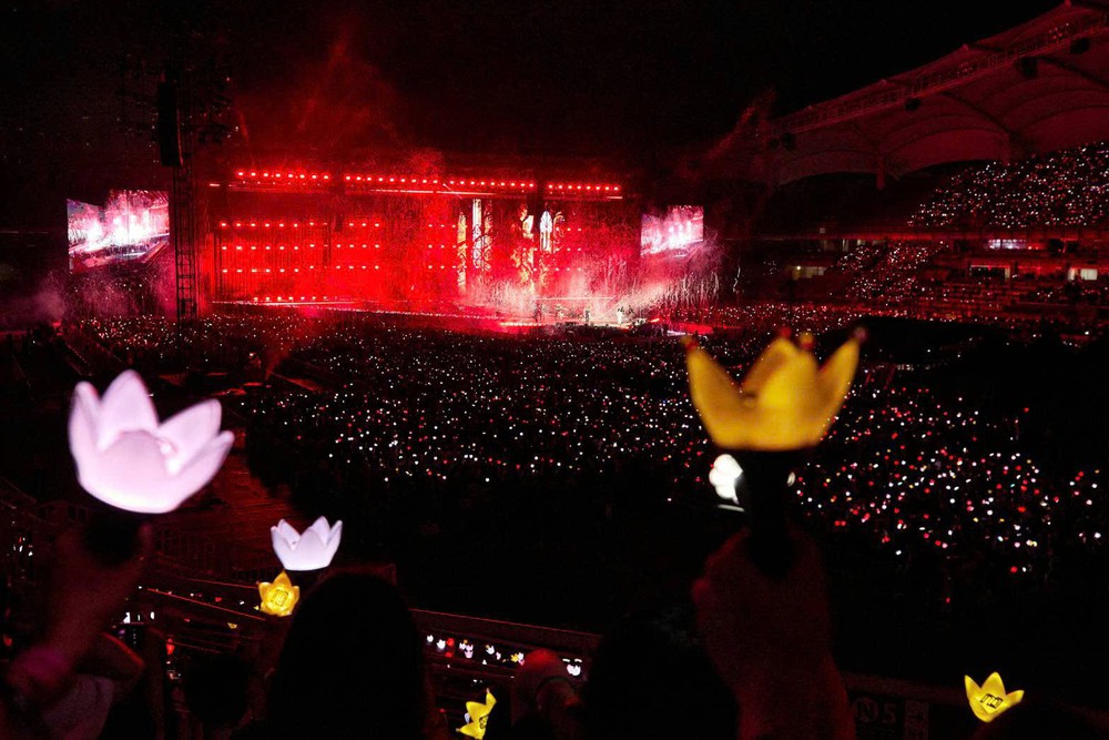 BIGBANG đang khiến fan toàn cầu "phát cuồng" với loạt sân khấu cực cháy, 2 đêm tại Mỹ Đình càng được mong chờ hơn bao giờ hết - Ảnh 5. BIGBANG đang khiến fan toàn cầu "phát cuồng" với loạt sân khấu cực cháy, 2 đêm tại Mỹ Đình càng được mong chờ hơn bao giờ hết - Ảnh 5.