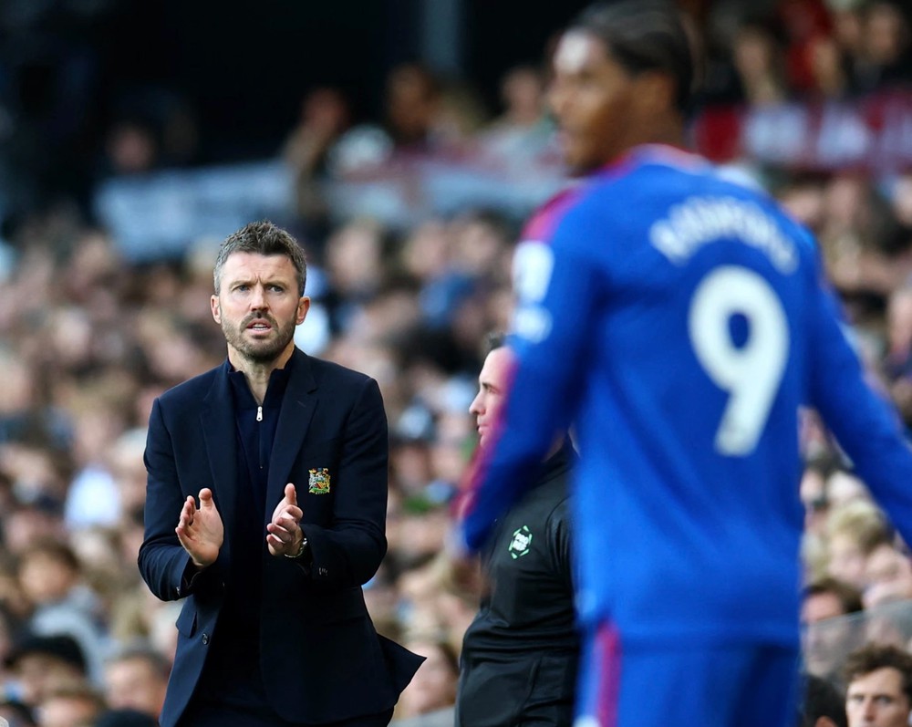 Manchester United: Thay vì tái thiết, Carrick đang "phá nát" - Ảnh 1.