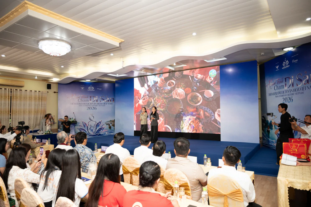 36 thí sinh Hoa hậu Du lịch Văn hóa Việt Nam trải nghiệm miền Tây - Ảnh 1. 36 thí sinh Hoa hậu Du lịch Văn hóa Việt Nam trải nghiệm miền Tây - Ảnh 1.