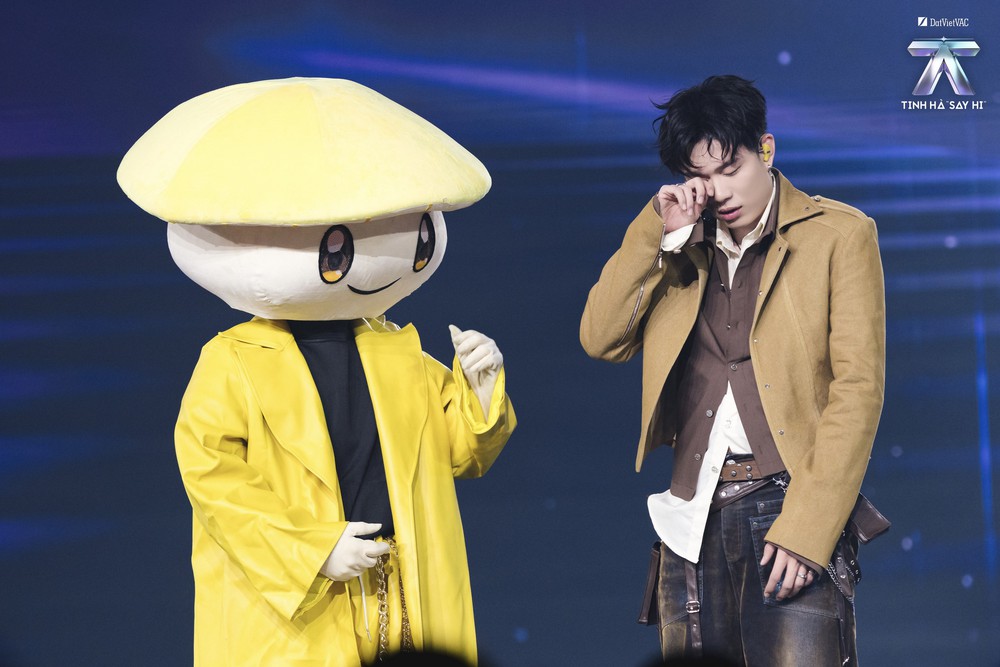 CAPTAIN BOY sâu lắng, Dương Domic khóc trên sân khấu “Tinh hà say hi” - Ảnh 7. CAPTAIN BOY sâu lắng, Dương Domic khóc trên sân khấu “Tinh hà say hi” - Ảnh 7.