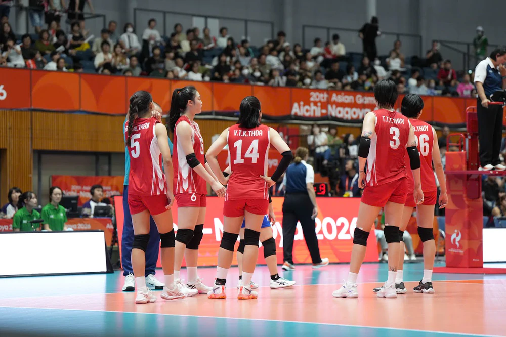 Ngay trước giờ đăng ký thi đấu trận phân hạng 5-8 với tuyển nữ Indonesia tại ASIAD 20, đội tuyển bóng chuyền nữ Việt Nam tiếp tục gặp trục trặc trong khâu di chuyển. Anhr: Hiền Trần - PV TTXVN tại Nhật Bản