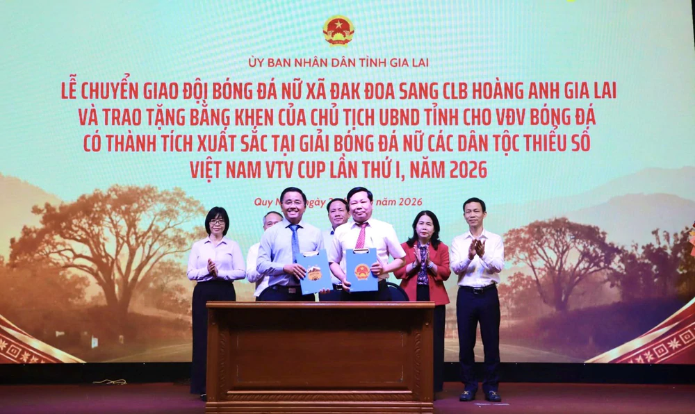 HAGL tiếp nhận đội bóng nữ là á quân giải các dân tộc thiểu số Việt Nam, hướng tới giải VĐQG 2027 - Ảnh 1. HAGL tiếp nhận đội bóng nữ là á quân giải các dân tộc thiểu số Việt Nam, hướng tới giải VĐQG 2027 - Ảnh 1.