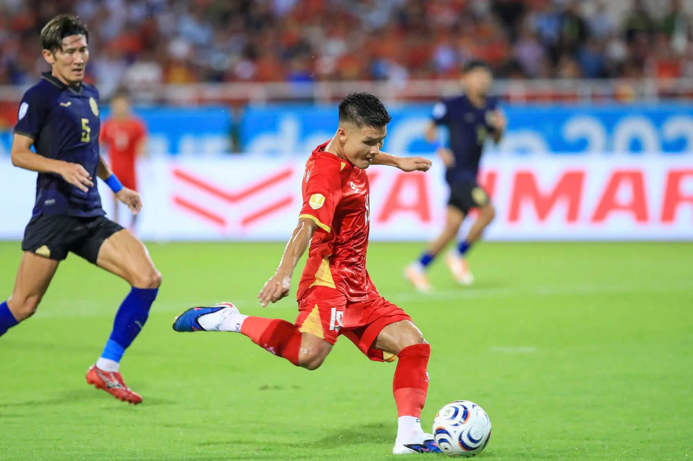 Quang Hải chia tay đội tuyển Việt Nam trong ngày hội quân trước FIFA Asean Cup - Ảnh 1. Quang Hải chia tay đội tuyển Việt Nam trong ngày hội quân trước FIFA Asean Cup - Ảnh 1.
