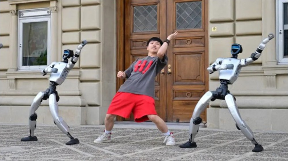 Robot "so tài" cùng con người tại America's Got Talent - Ảnh 1. Robot "so tài" cùng con người tại America's Got Talent - Ảnh 1.