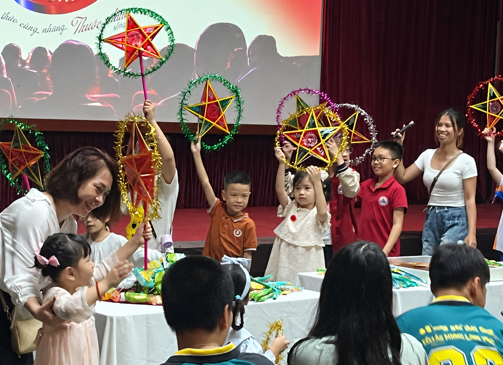 Nối dài sức sống trò chơi dân gian từ một cuộc hẹn điện ảnh - Ảnh 2. Nối dài sức sống trò chơi dân gian từ một cuộc hẹn điện ảnh - Ảnh 2.