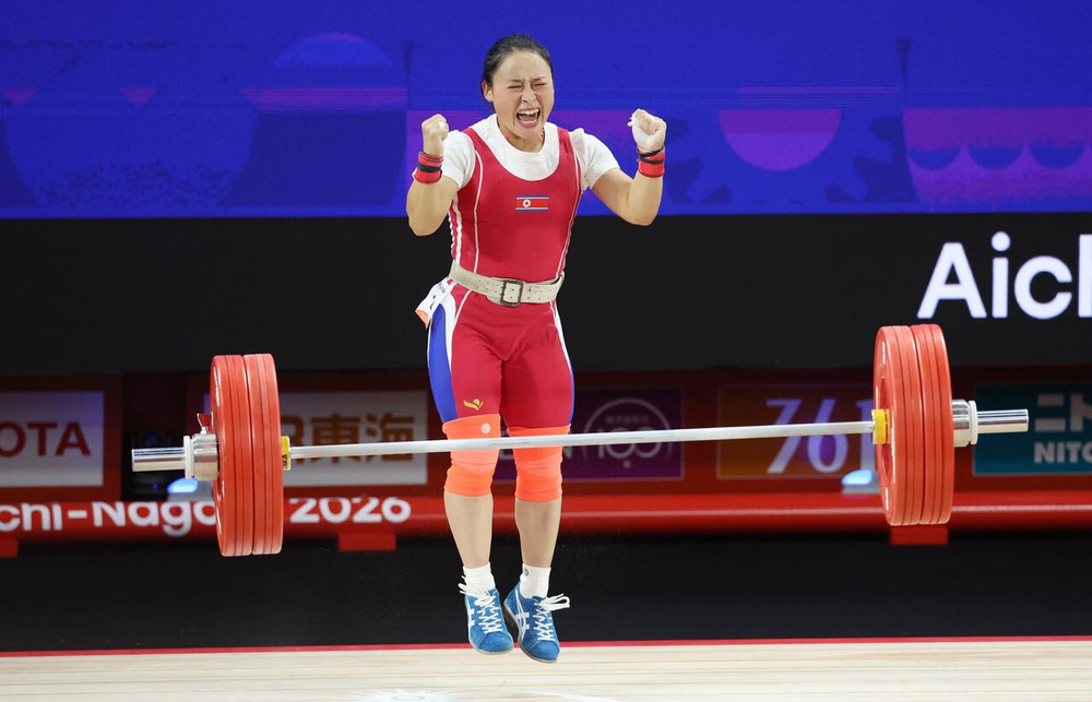 Nữ lực sĩ Triều Tiên lập 3 kỷ lục thế giới, giành HCV ASIAD 2026 - Ảnh 1. Nữ lực sĩ Triều Tiên lập 3 kỷ lục thế giới, giành HCV ASIAD 2026 - Ảnh 1.