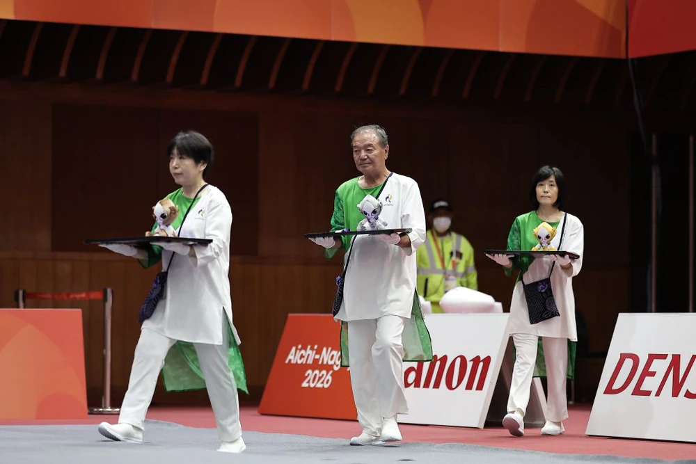 Câu chuyện phía sau những tình nguyện viên tóc bạc ở ASIAD 2026 - Ảnh 1. Câu chuyện phía sau những tình nguyện viên tóc bạc ở ASIAD 2026 - Ảnh 1.