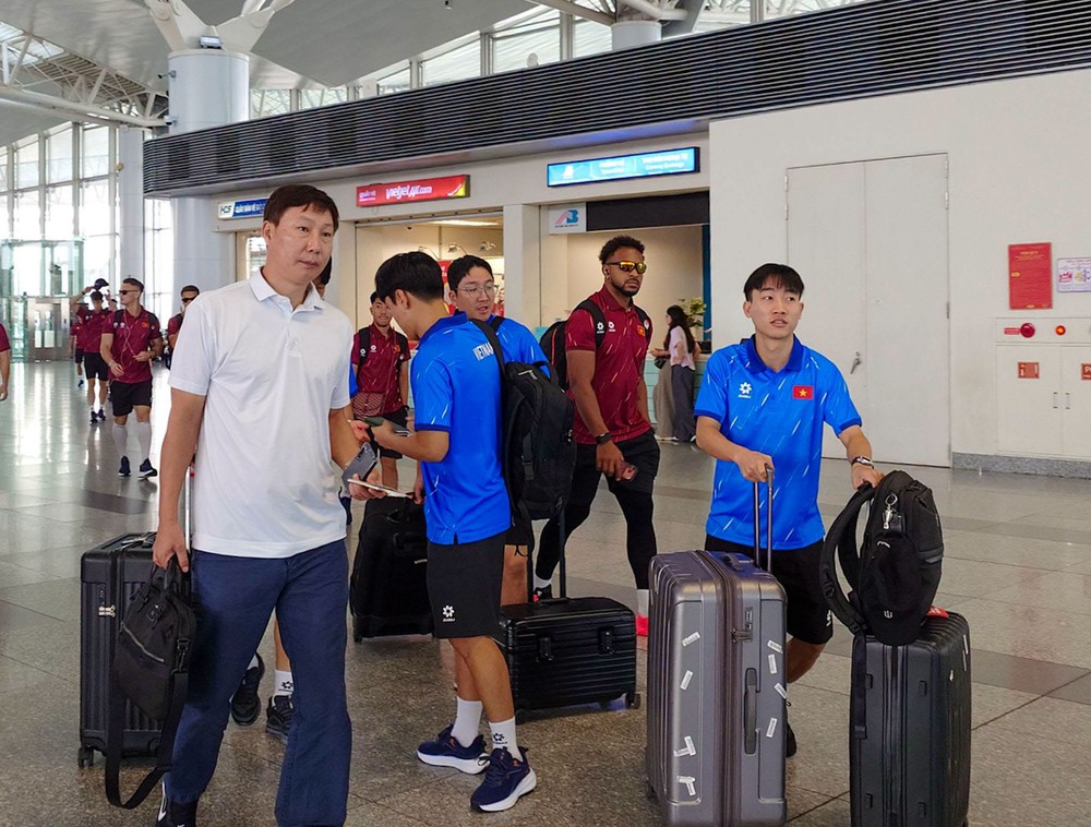 Đội tuyển Việt Nam lên đường dự FIFA ASEAN Cup: Quyết tâm chinh phục ngôi vô địch - Ảnh 1. Đội tuyển Việt Nam lên đường dự FIFA ASEAN Cup: Quyết tâm chinh phục ngôi vô địch - Ảnh 1.