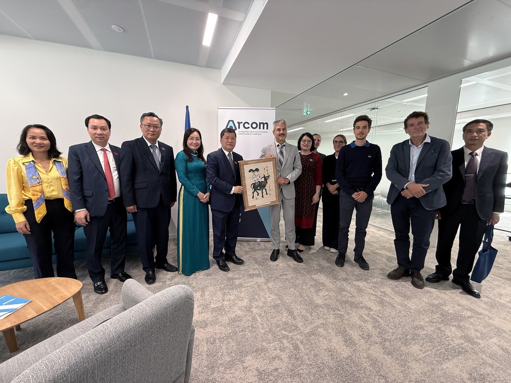 Việt Nam trao đổi kinh nghiệm phát triển công nghiệp văn hóa tại Pháp - Ảnh 4. Việt Nam trao đổi kinh nghiệm phát triển công nghiệp văn hóa tại Pháp - Ảnh 4.