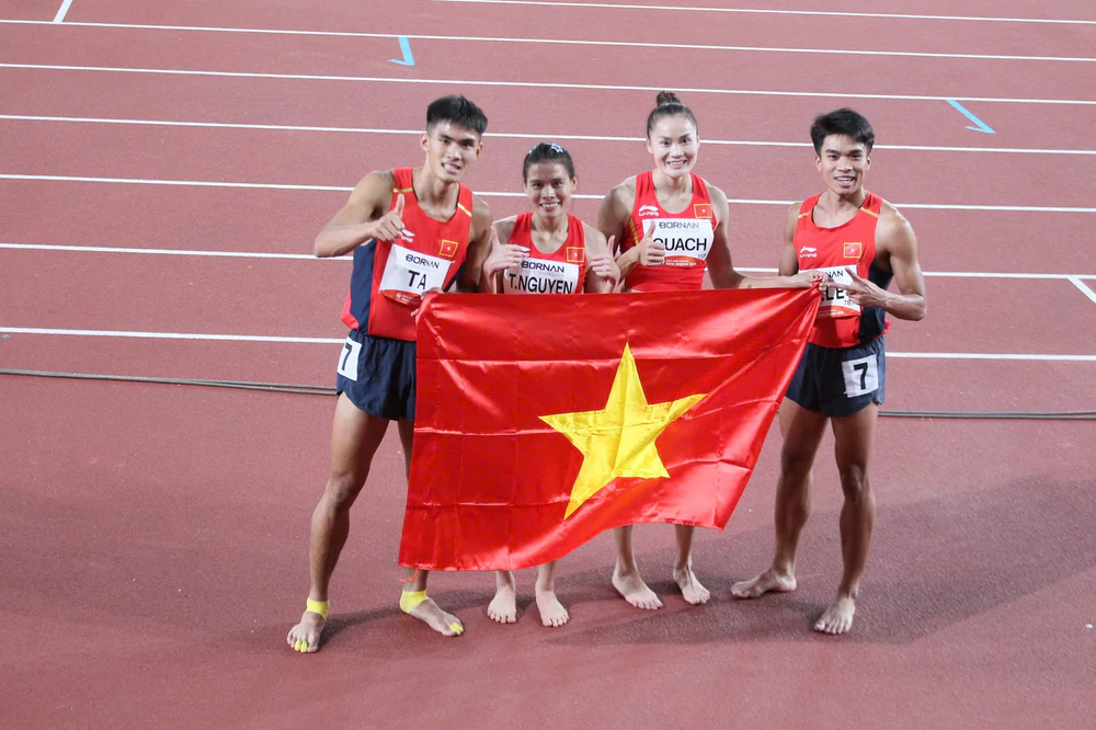 Điền kinh Việt Nam giành HCĐ hỗn hợp tiếp sức nam nữ 4x400m tại ASIAD 2026 và lập kỷ lục quốc gia - Ảnh 1. Điền kinh Việt Nam giành HCĐ hỗn hợp tiếp sức nam nữ 4x400m tại ASIAD 2026 và lập kỷ lục quốc gia - Ảnh 1.