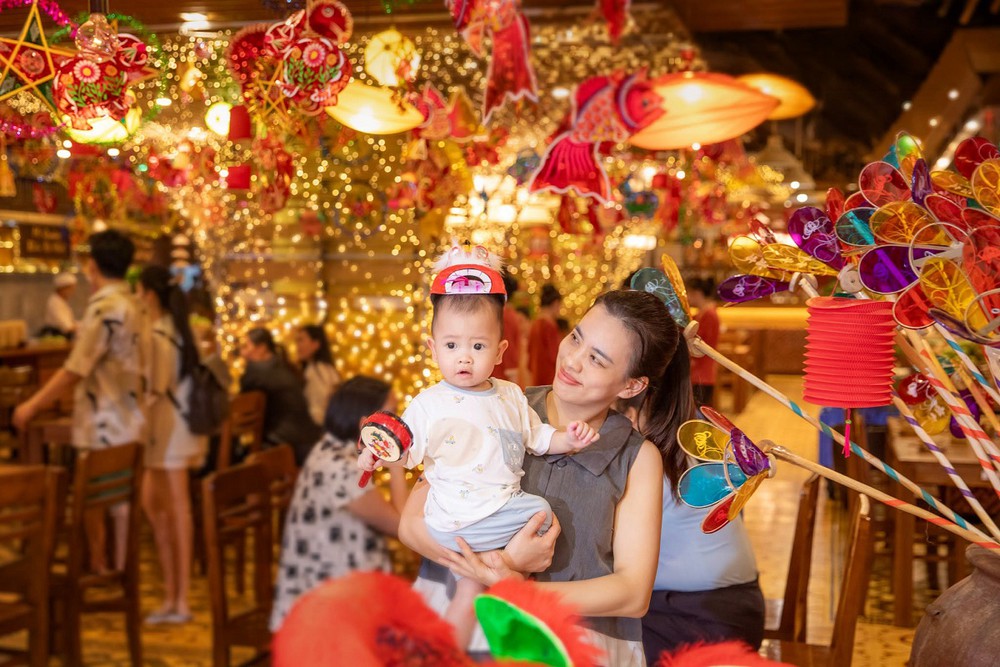 Vincom Moonifest: Lên đồ nhập hội, rước đèn đón may mùa Trung thu - Ảnh 4. Vincom Moonifest: Lên đồ nhập hội, rước đèn đón may mùa Trung thu - Ảnh 4.