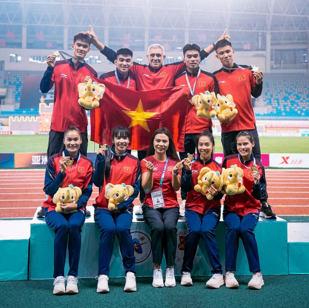Điền kinh Việt Nam xuất sắc giành quyền vào chung kết 4x400m hỗn hợp ở ASIAD 2026 - Ảnh 1. Điền kinh Việt Nam xuất sắc giành quyền vào chung kết 4x400m hỗn hợp ở ASIAD 2026 - Ảnh 1.
