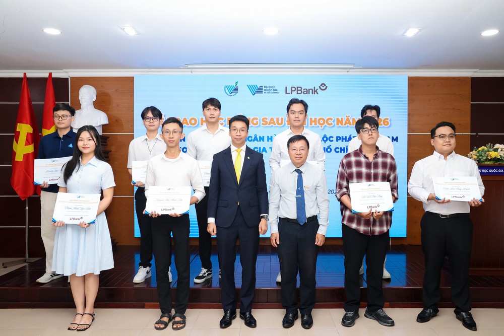 LPBank trao gần 1,8 tỷ đồng học bổng sau đại học cho học viên ĐHQG-HCM - Ảnh 3.