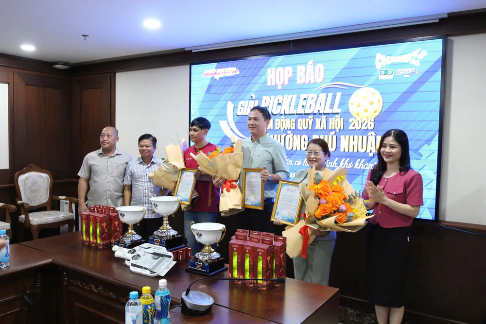 Pickleball để kết nối yêu thương, lan tỏa nghĩa tình ở TP.HCM - Ảnh 3. Pickleball để kết nối yêu thương, lan tỏa nghĩa tình ở TP.HCM - Ảnh 3.