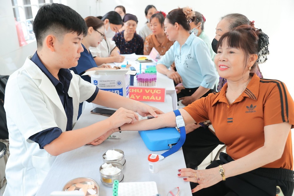 Chuyển đổi số đưa y tế đến gần dân hơn - Ảnh 1. Chuyển đổi số đưa y tế đến gần dân hơn - Ảnh 1.