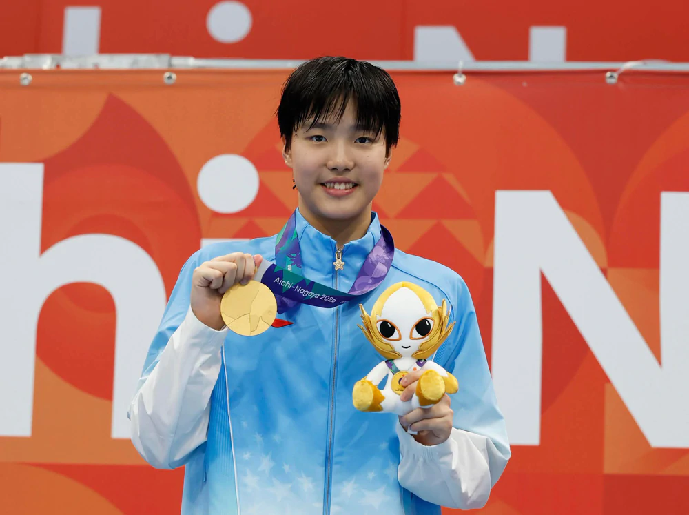 ASIAD 2026: Kình ngư 13 tuổi Yu Zidi lập hat-trick HCV, xô đổ loạt kỷ lục tại ASIAD 2026 - Ảnh 1. ASIAD 2026: Kình ngư 13 tuổi Yu Zidi lập hat-trick HCV, xô đổ loạt kỷ lục tại ASIAD 2026 - Ảnh 1.