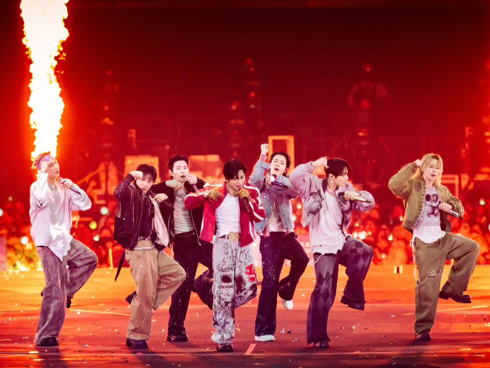 BTS vượt doanh thu cả năm của Beyoncé chỉ sau 38 đêm diễn - Ảnh 1. BTS vượt doanh thu cả năm của Beyoncé chỉ sau 38 đêm diễn - Ảnh 1.