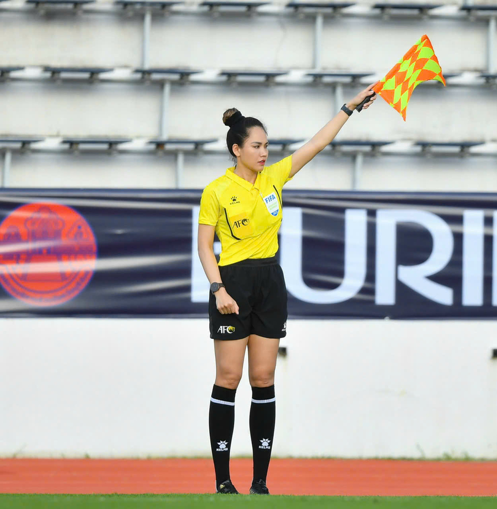 Nữ trọng tài Việt Nam được AFC chọn làm nhiệm vụ tại Asian Cup 2027 - Ảnh 1. Nữ trọng tài Việt Nam được AFC chọn làm nhiệm vụ tại Asian Cup 2027 - Ảnh 1.