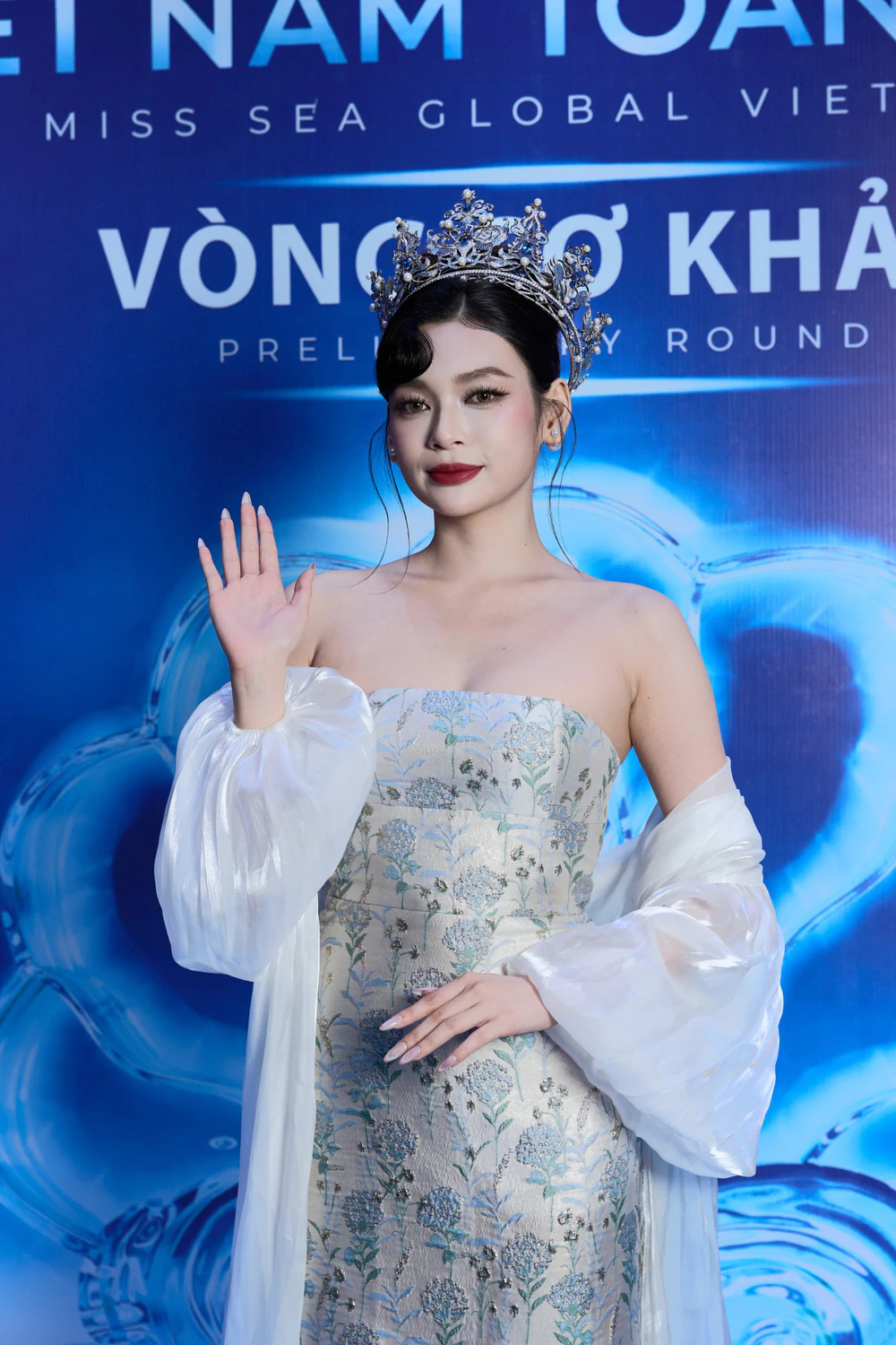 Hoa hậu Nguyễn Hoài Phương Anh hồi hộp khi lần đầu làm giám khảo cuộc thi sắc đẹp - Ảnh 2. Hoa hậu Nguyễn Hoài Phương Anh hồi hộp khi lần đầu làm giám khảo cuộc thi sắc đẹp - Ảnh 2.