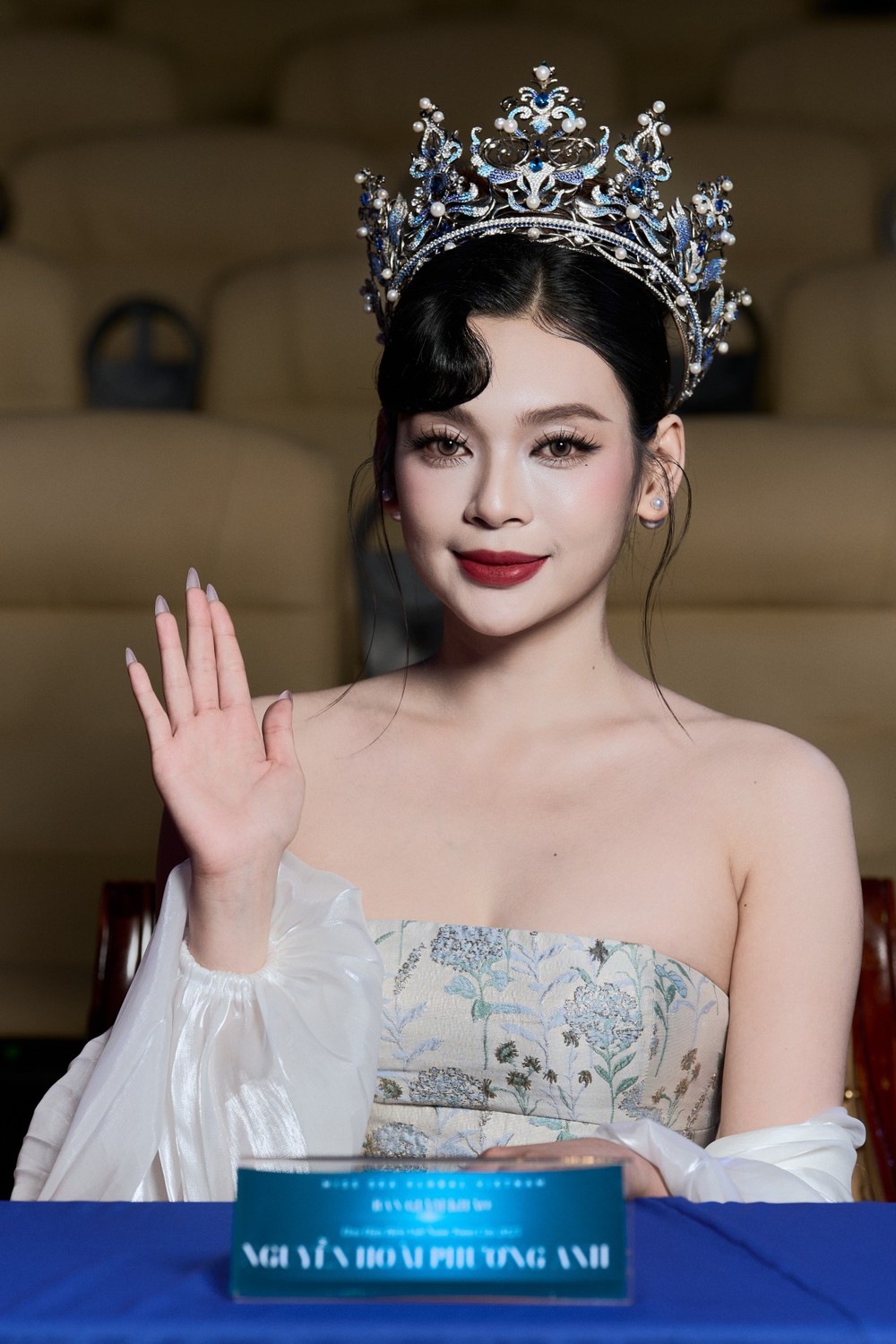 Hoa hậu Nguyễn Hoài Phương Anh hồi hộp khi lần đầu làm giám khảo cuộc thi sắc đẹp - Ảnh 3. Hoa hậu Nguyễn Hoài Phương Anh hồi hộp khi lần đầu làm giám khảo cuộc thi sắc đẹp - Ảnh 3.