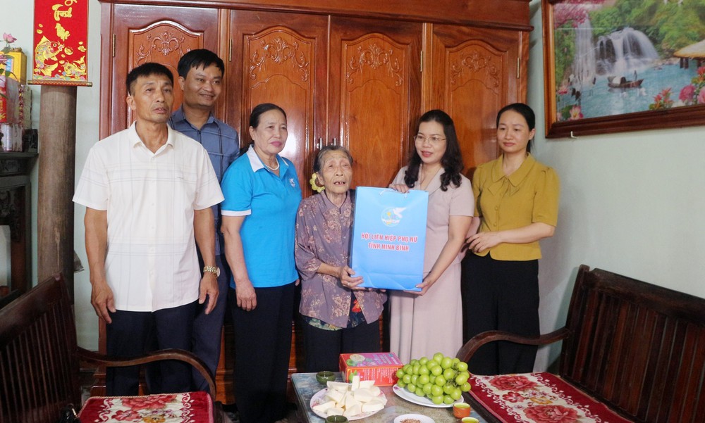 Những "bông hoa thép" Lam Hạ trong ký ức người ở lại - Ảnh 3. Những "bông hoa thép" Lam Hạ trong ký ức người ở lại - Ảnh 3.