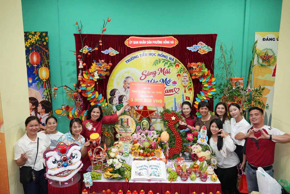 Thiếu nhi vui Tết Trung thu khắp phố phường Hà Nội - Ảnh 3. Thiếu nhi vui Tết Trung thu khắp phố phường Hà Nội - Ảnh 3.