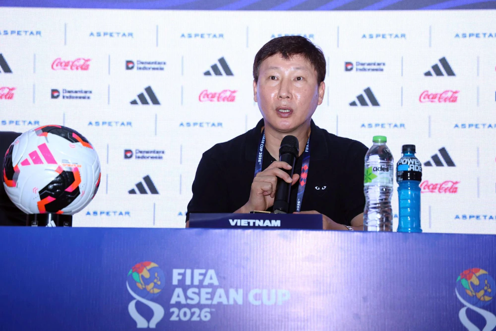 HLV Kim Sang Sik báo tin đáng lo về Xuân Son - Ảnh 1.