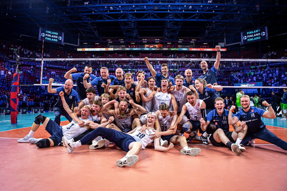 Đội tuyển bóng chuyền nam Phần Lan đã tạo nên cột mốc lịch sử khi đánh bại Slovenia 3-0 trong trận tranh huy chương đồng EuroVolley 2026, qua đó lần đầu tiên giành huy chương tại giải vô địch châu Âu. Ảnh: CEV Đội tuyển bóng chuyền nam Phần Lan đã tạo nên cột mốc lịch sử khi đánh bại Slovenia 3-0 trong trận tranh huy chương đồng EuroVolley 2026, qua đó lần đầu tiên giành huy chương tại giải vô địch châu Âu. Ảnh: CEV