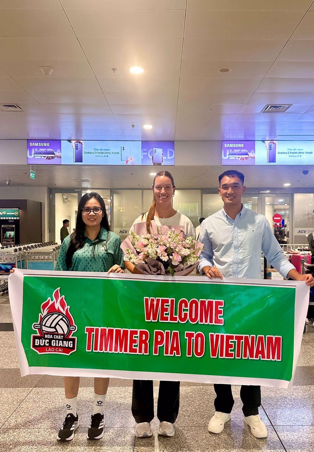 Chủ công Pia Timmer, tuyển thủ đội tuyển bóng chuyền nữ Đức, đã có mặt tại Hà Nội để chuẩn bị khoác áo Hóa chất Đức Giang Lào Cai ở giai đoạn 2 giải bóng chuyền nữ VĐQG 2026. Chủ công Pia Timmer, tuyển thủ đội tuyển bóng chuyền nữ Đức, đã có mặt tại Hà Nội để chuẩn bị khoác áo Hóa chất Đức Giang Lào Cai ở giai đoạn 2 giải bóng chuyền nữ VĐQG 2026.