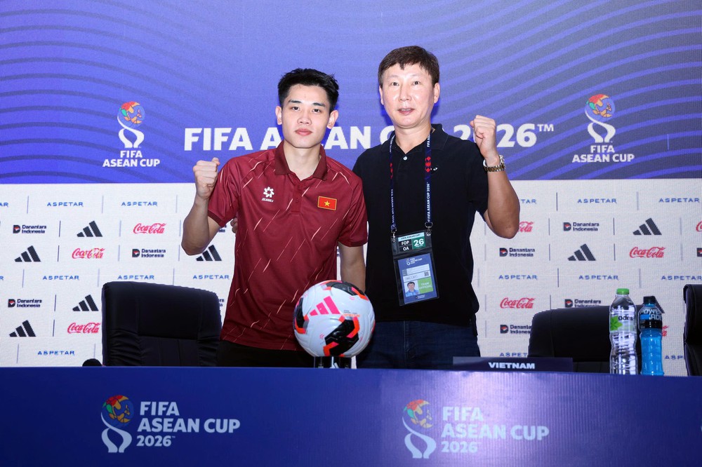 HLV Kim Sang Sik không đặt cả hàng công đội tuyển Việt Nam lên vai Đình Bắc - Ảnh 2.