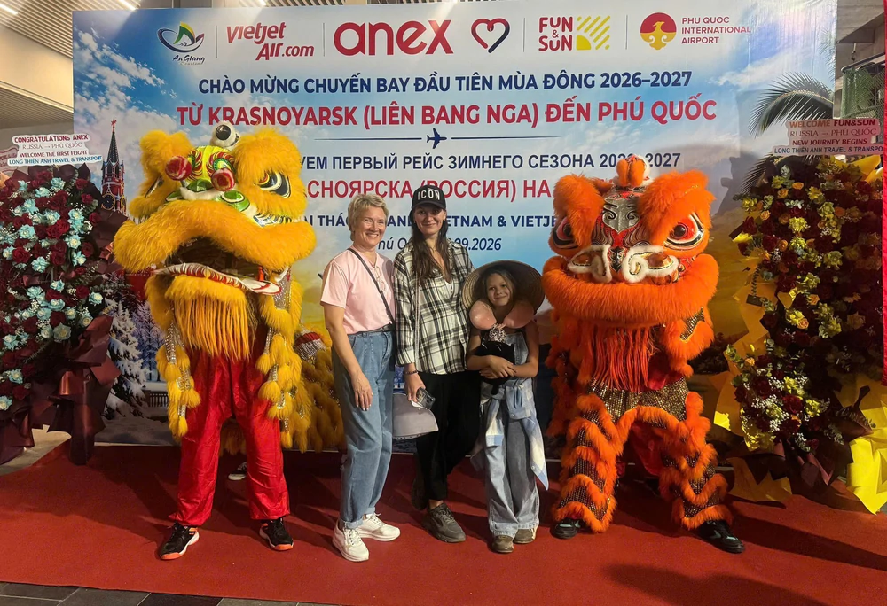Đón chuyến bay thẳng đầu tiên đưa du khách từ Nga đến Việt Nam - Ảnh 5.