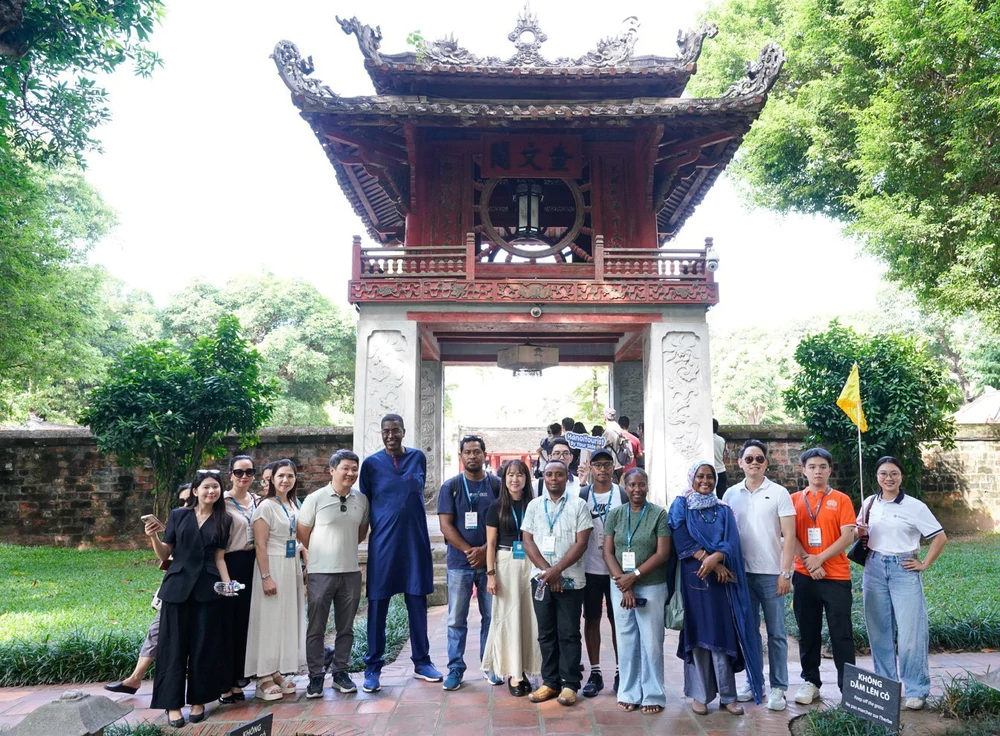 Đại biểu quốc tế khám phá di sản văn hóa Hà Nội - Ảnh 13. Đại biểu quốc tế khám phá di sản văn hóa Hà Nội - Ảnh 13.