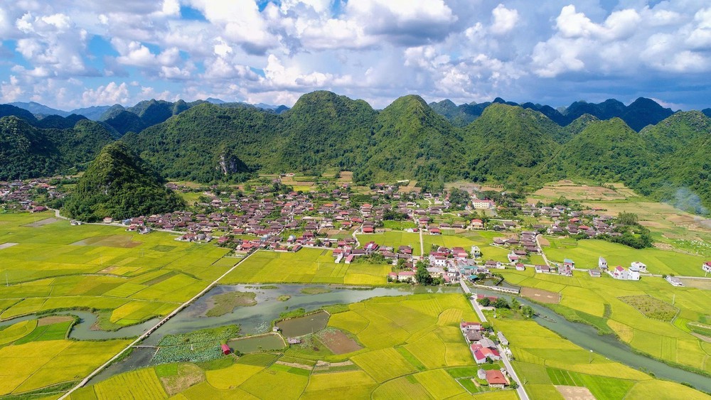 Xây dựng cột cờ trên đỉnh núi Nà Lay - Ảnh 1.