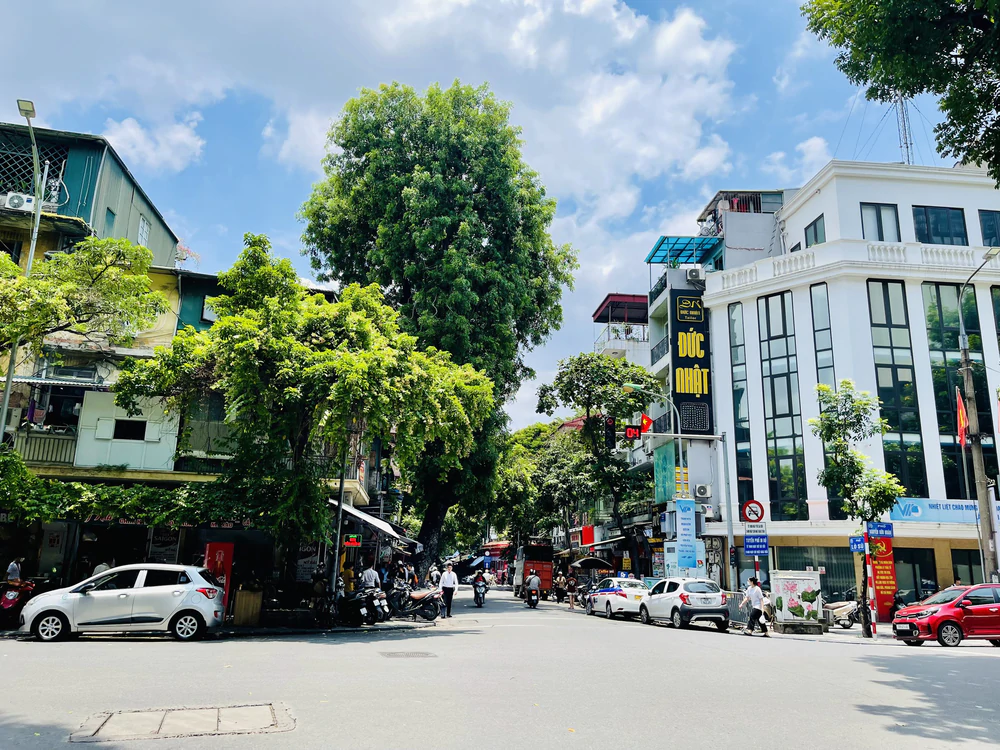 Thời tiết ngày 28/9: Nhiều nơi nắng nóng, chiều tối và đêm mưa dông - Ảnh 1. Thời tiết ngày 28/9: Nhiều nơi nắng nóng, chiều tối và đêm mưa dông - Ảnh 1.