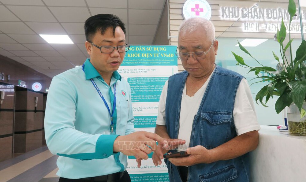 Quy định VNeID mới từ 28/9: Người dân cần lưu ý gì khi đi khám, chữa bệnh? - Ảnh 1. Quy định VNeID mới từ 28/9: Người dân cần lưu ý gì khi đi khám, chữa bệnh? - Ảnh 1.