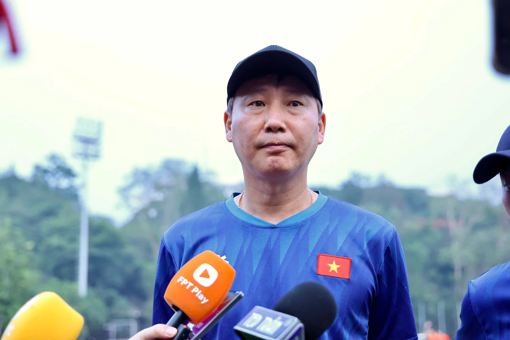 HLV Kim Sang Sik: ‘Đội tuyển Việt Nam biết cách khắc chế Thái Lan’ - Ảnh 1. HLV Kim Sang Sik: ‘Đội tuyển Việt Nam biết cách khắc chế Thái Lan’ - Ảnh 1.