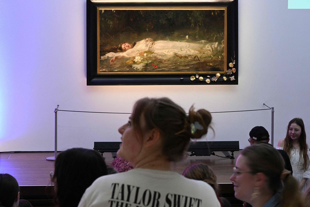 Đại thắng tại VMA 2026, Taylor Swift khẳng định tài năng đạo diễn - Ảnh 4. Đại thắng tại VMA 2026, Taylor Swift khẳng định tài năng đạo diễn - Ảnh 4.
