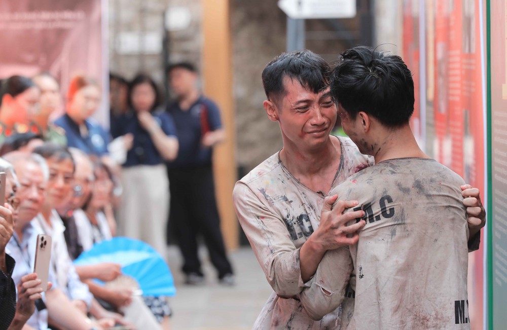 Di tích Nhà tù Hỏa Lò ứng dụng công nghệ và số hóa, đưa lịch sử hào hùng đến gần hơn với công chúng - Ảnh 2. Di tích Nhà tù Hỏa Lò ứng dụng công nghệ và số hóa, đưa lịch sử hào hùng đến gần hơn với công chúng - Ảnh 2.