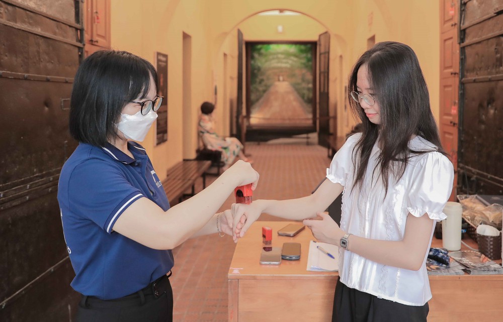 Di tích Nhà tù Hỏa Lò ứng dụng công nghệ và số hóa, đưa lịch sử hào hùng đến gần hơn với công chúng - Ảnh 8. Di tích Nhà tù Hỏa Lò ứng dụng công nghệ và số hóa, đưa lịch sử hào hùng đến gần hơn với công chúng - Ảnh 8.