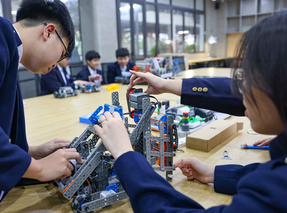 Nghị quyết 57-NQ/TW: Lan tỏa STEM, kiến tạo nguồn nhân lực công nghệ tương lai - Ảnh 2. Nghị quyết 57-NQ/TW: Lan tỏa STEM, kiến tạo nguồn nhân lực công nghệ tương lai - Ảnh 2.