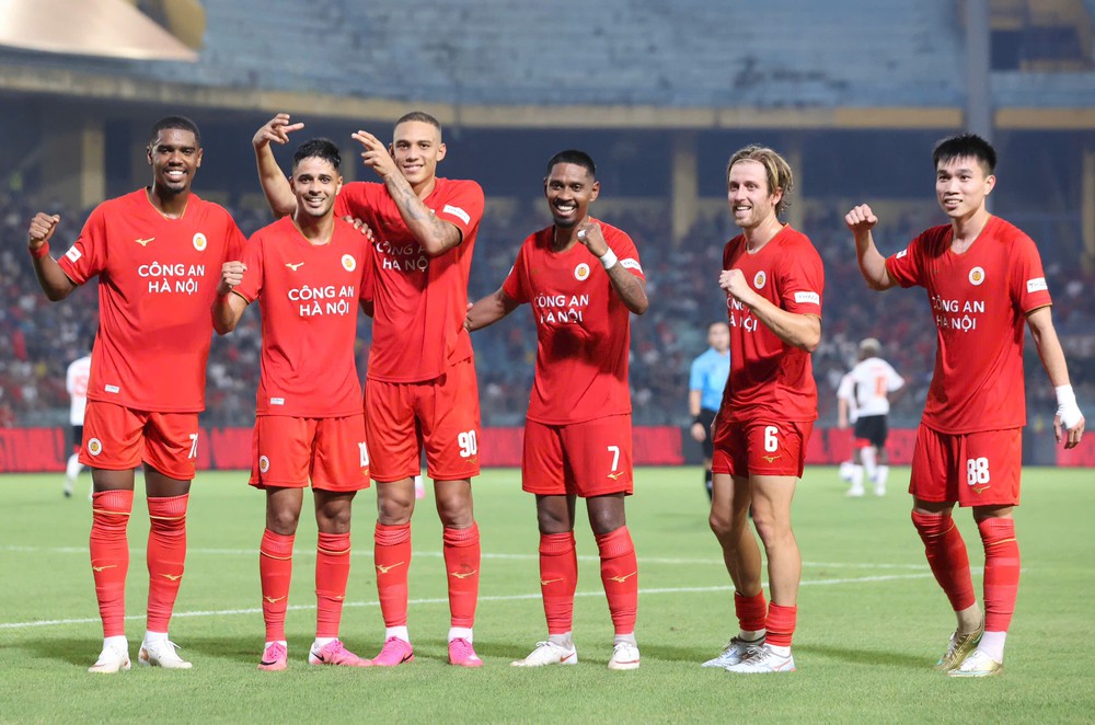 Đối thoại cuối tuần - BLV Vũ Quang Huy: “Kỳ vọng V-League lột xác trên mọi phương diện” - Ảnh 1. Đối thoại cuối tuần - BLV Vũ Quang Huy: “Kỳ vọng V-League lột xác trên mọi phương diện” - Ảnh 1.
