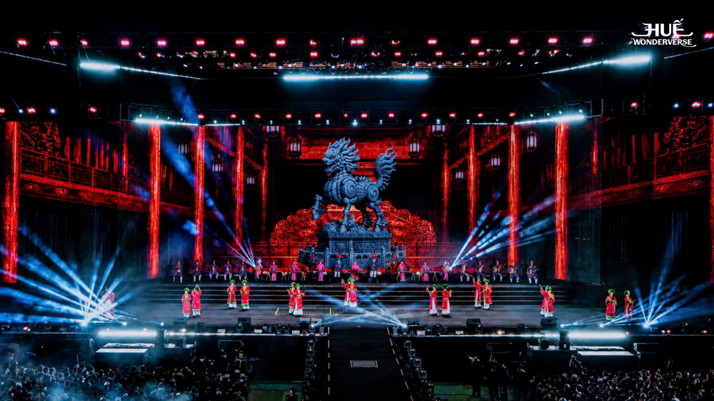 Hàng ngàn khán giả phủ kín sự kiện Huế Wonderverse Music Fest 2026 - Ảnh 2.