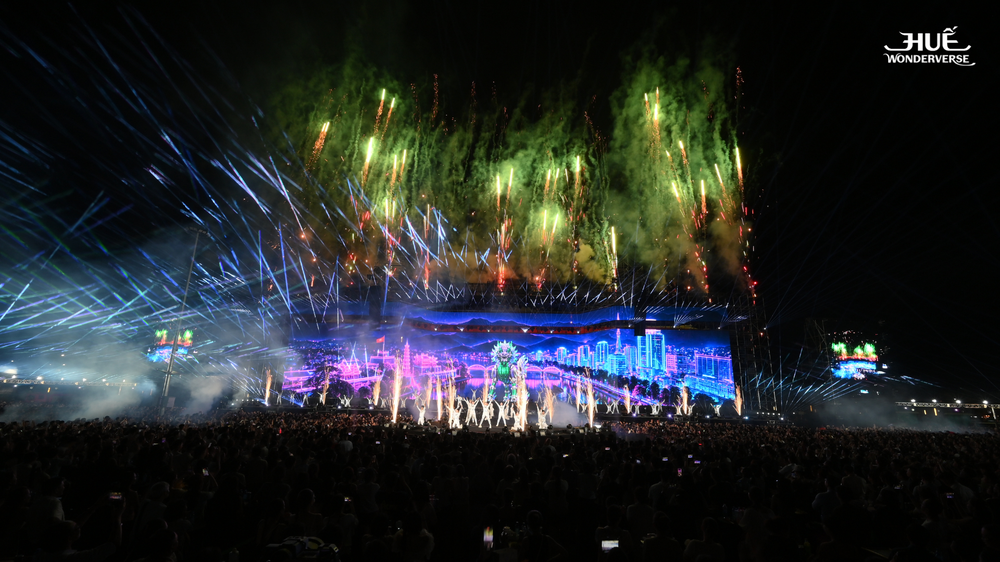 Hàng ngàn khán giả phủ kín sự kiện Huế Wonderverse Music Fest 2026 - Ảnh 3.