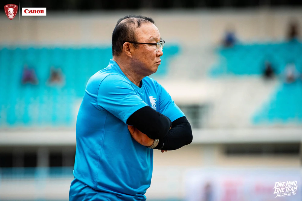 HLV Park Hang Seo ra tối hậu thư ở Kanchaburi: 'Không theo kịp sẽ khó trụ lại' - Ảnh 1. HLV Park Hang Seo ra tối hậu thư ở Kanchaburi: 'Không theo kịp sẽ khó trụ lại' - Ảnh 1.